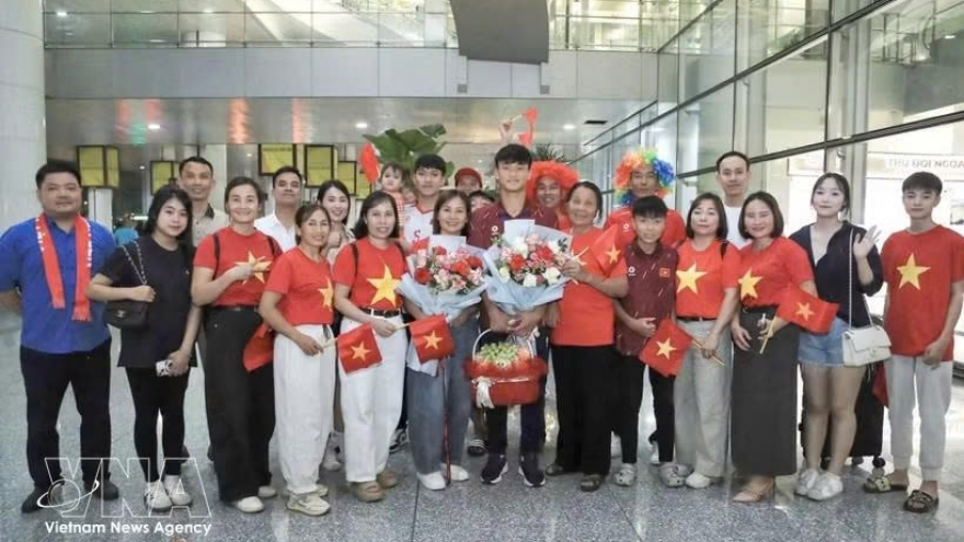 Vietnam U17 team return home after ASEAN championship triumph